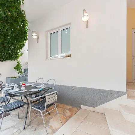 House With A Parking Space Stanici, - 24285 Омиш