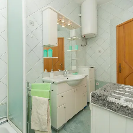 Дом отдыха House With A Parking Space Stanici, - 24285