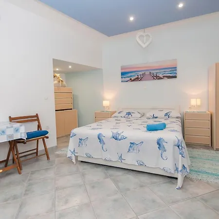 Дом отдыха House With A Parking Space Stanici, - 24285 Омиш