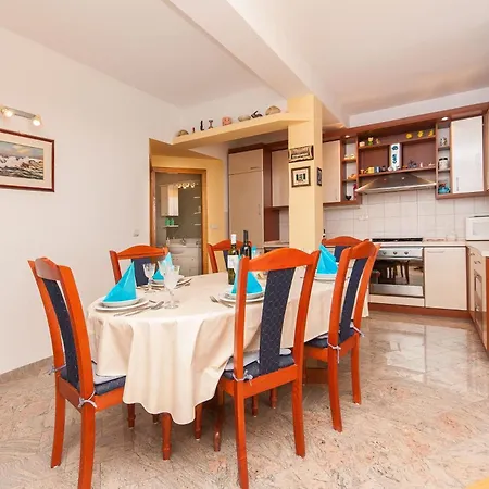 Дом отдыха House With A Parking Space Stanici, - 24285